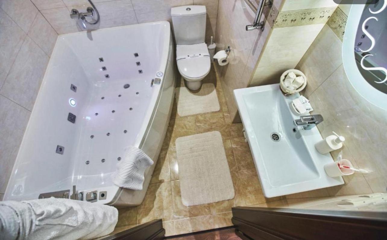 Готель Ангел На Великій Кільцевій Sofiivska Borshchahivka Esterno foto